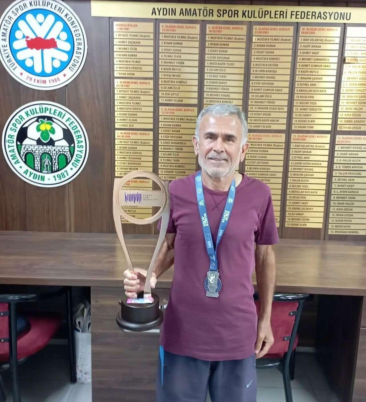 Konya’da da durdurulamadı! Koşan efsane arabasından çok kilometre yapıyor 1